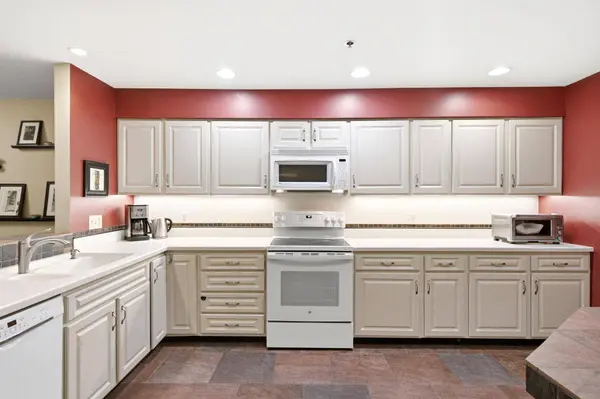 14319 Stewart LN #207, Minnetonka, MN 55345