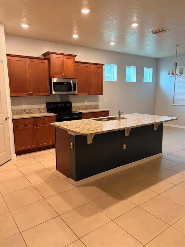 12374 EASTPOINTE DR, Dade City, FL 33525