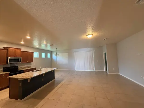 12374 EASTPOINTE DR, Dade City, FL 33525