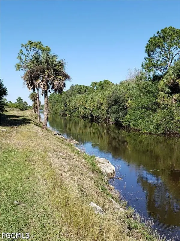 647 Naples AVE, Lehigh Acres, FL 33974