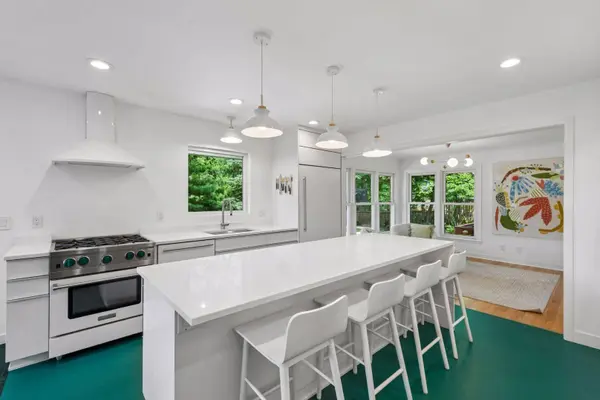 91 Mid Oaks LN, Saint Paul, MN 55113