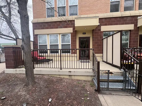 150 E Burnsville Pkwy #101, Burnsville, MN 55337