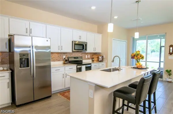 2433 Avocado LN, Naples, FL 34120