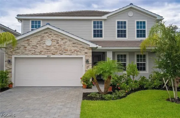 2433 Avocado LN, Naples, FL 34120