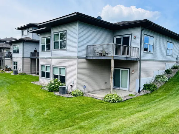 1246 Vernon DR, Carver, MN 55315