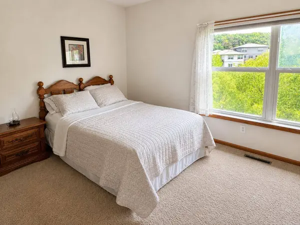 1246 Vernon DR, Carver, MN 55315