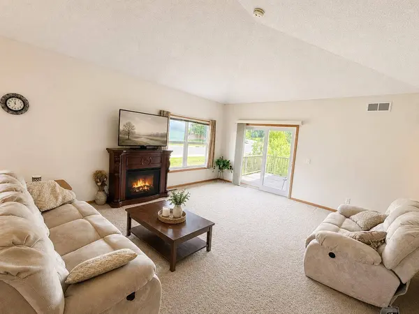 1246 Vernon DR, Carver, MN 55315