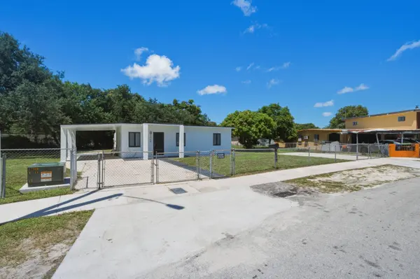 2405 NW 159th RD, Miami Gardens, FL 33054