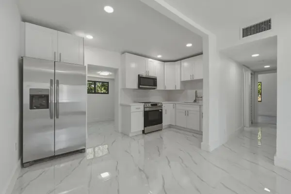 2405 NW 159th RD, Miami Gardens, FL 33054