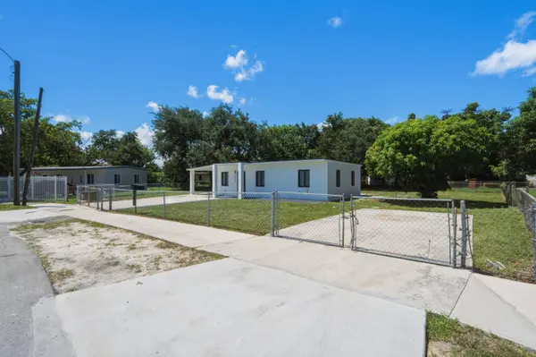 2405 NW 159th RD, Miami Gardens, FL 33054