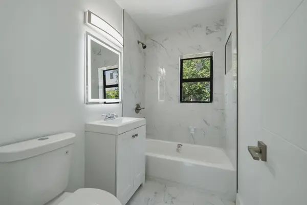 2405 NW 159th RD, Miami Gardens, FL 33054
