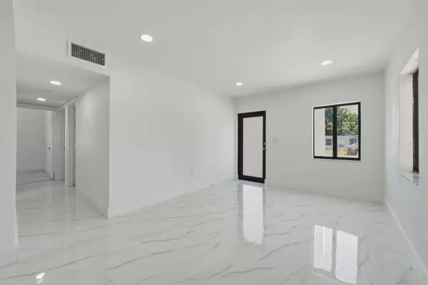 2405 NW 159th RD, Miami Gardens, FL 33054