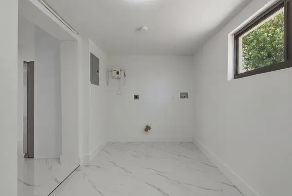 2405 NW 159th RD, Miami Gardens, FL 33054