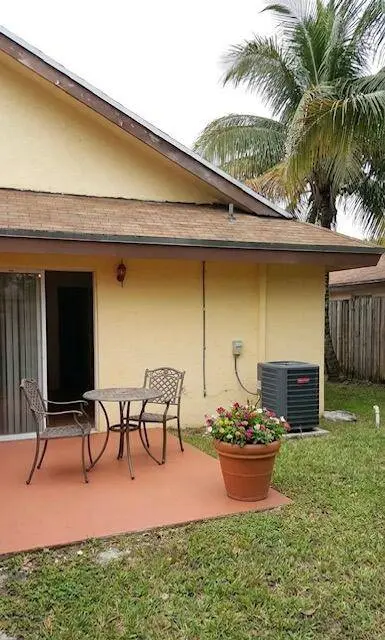 6534 HARBOUR RD, North Lauderdale, FL 33068