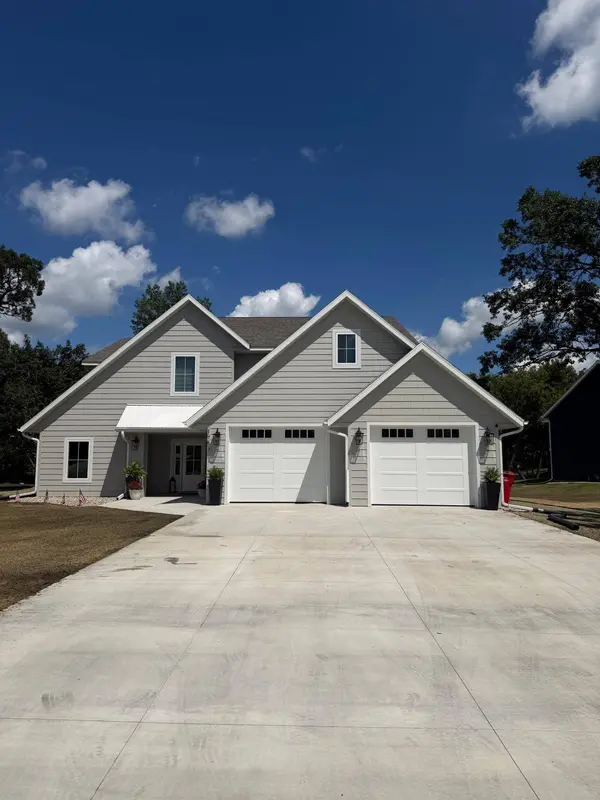 1753 Karnis DR NW, Alexandria, MN 56308