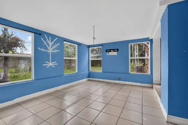 14621 LINCOLN BLVD, Miami, FL 33176