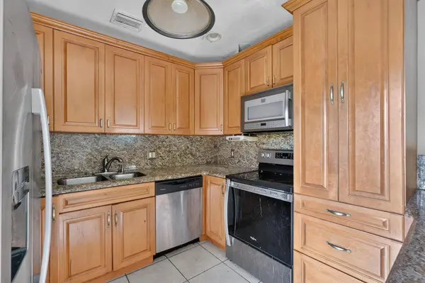 14621 LINCOLN BLVD, Miami, FL 33176