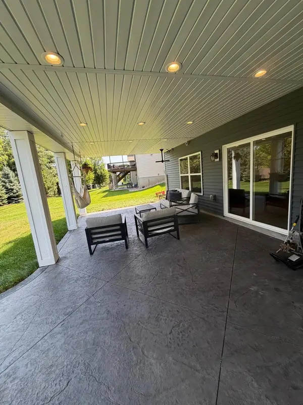 1309 Shadow Creek Curve, Eagan, MN 55123