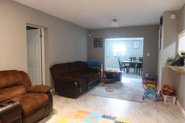 1751 LAUDERDALE MANOR DR, Fort Lauderdale, FL 33311