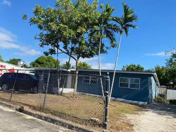 1751 LAUDERDALE MANOR DR