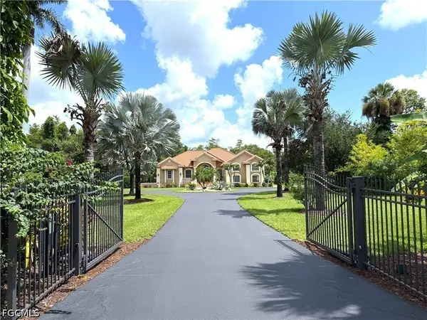 491 16th AVE NW, Naples, FL 34120