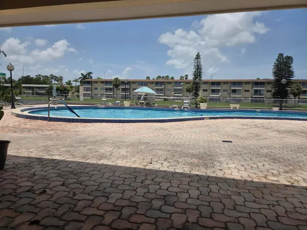 2820 NE 201ST TER #F106, Aventura, FL 33180