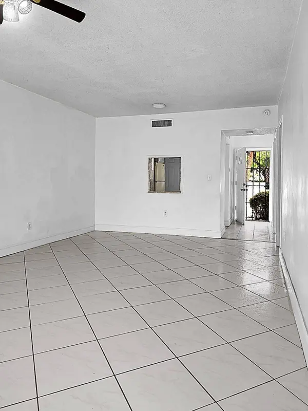 2820 NE 201ST TER #F106, Aventura, FL 33180