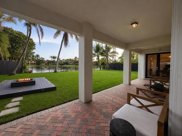 7952 NW 161ST TER, Miami Lakes, FL 33016