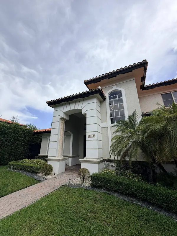 7952 NW 161ST TER, Miami Lakes, FL 33016
