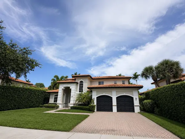 7952 NW 161ST TER, Miami Lakes, FL 33016