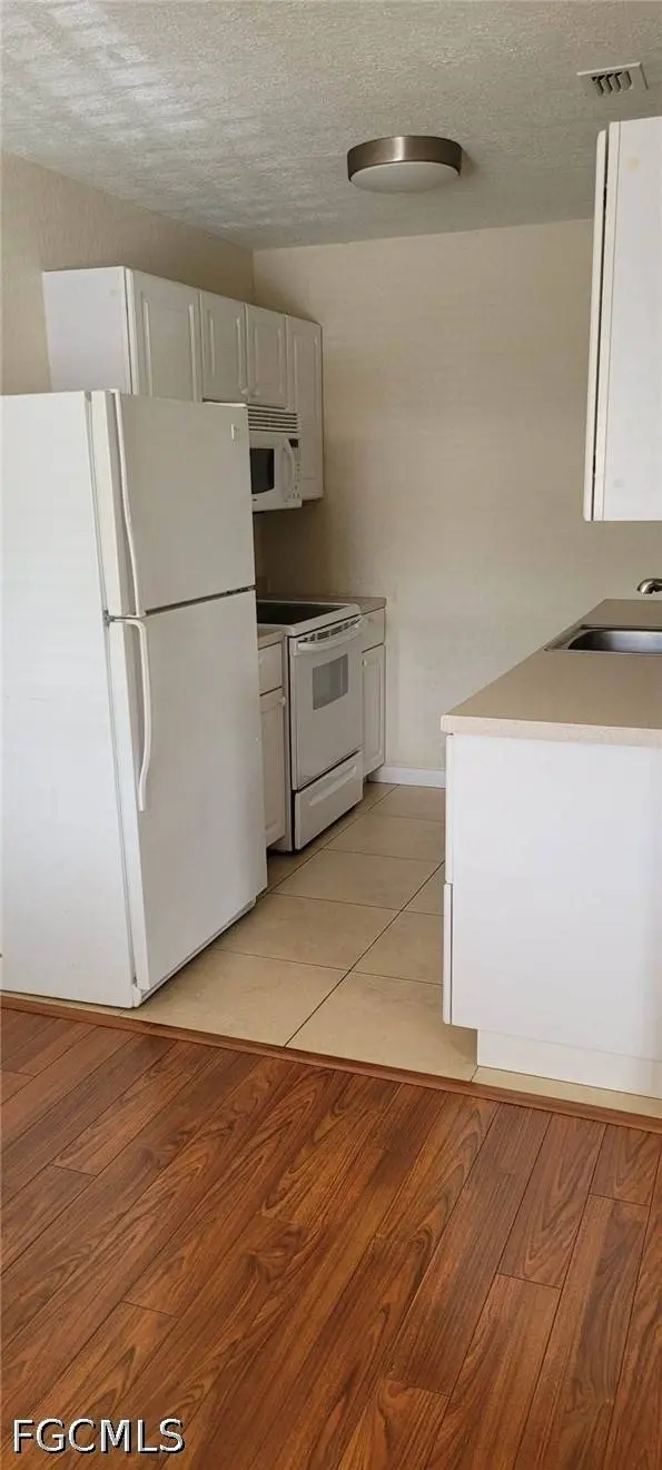 4611 Bayshore DR #O8, Naples, FL 34112