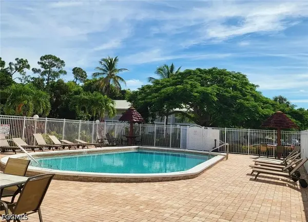 4611 Bayshore DR #O8, Naples, FL 34112