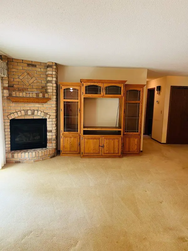 169 Mary CIR, Mankato, MN 56003