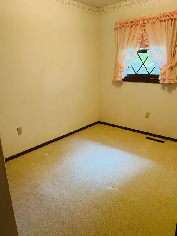 169 Mary CIR, Mankato, MN 56003