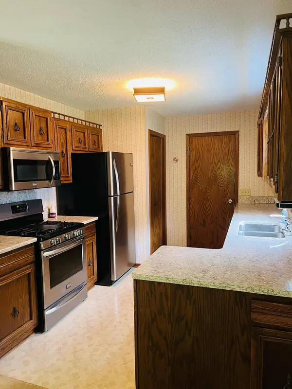 169 Mary CIR, Mankato, MN 56003