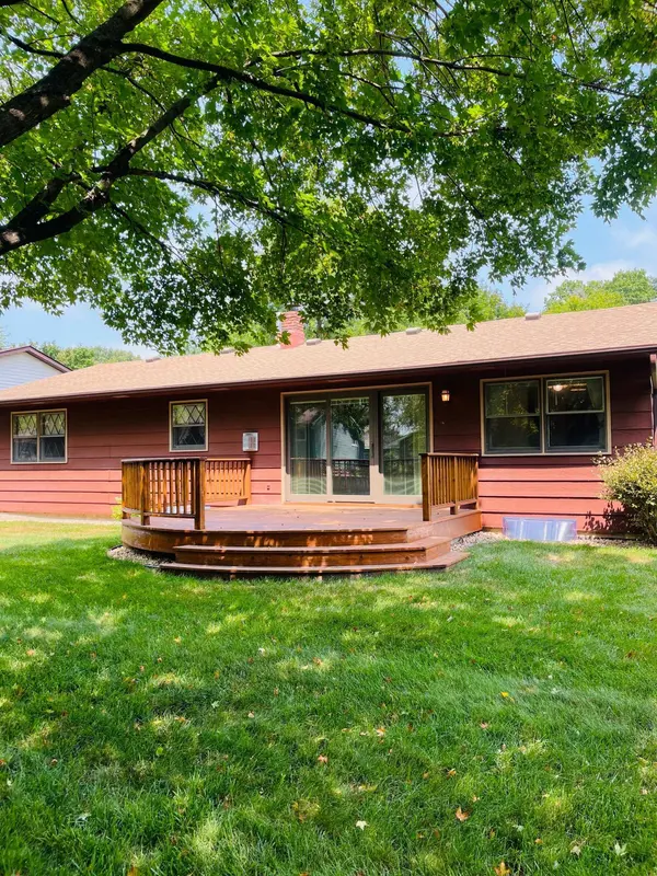 169 Mary CIR, Mankato, MN 56003