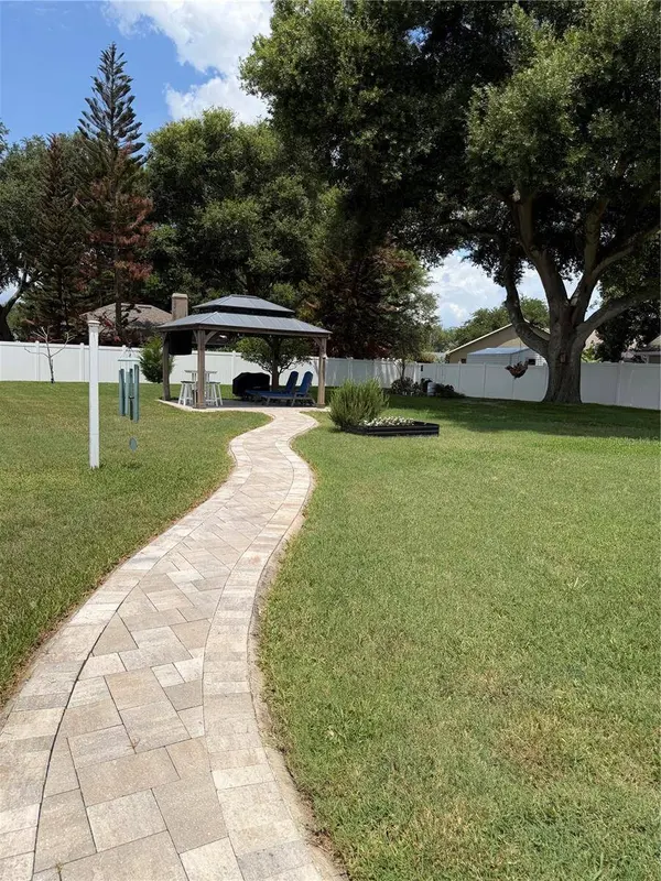 417 ANDERSON DR, Tavares, FL 32778