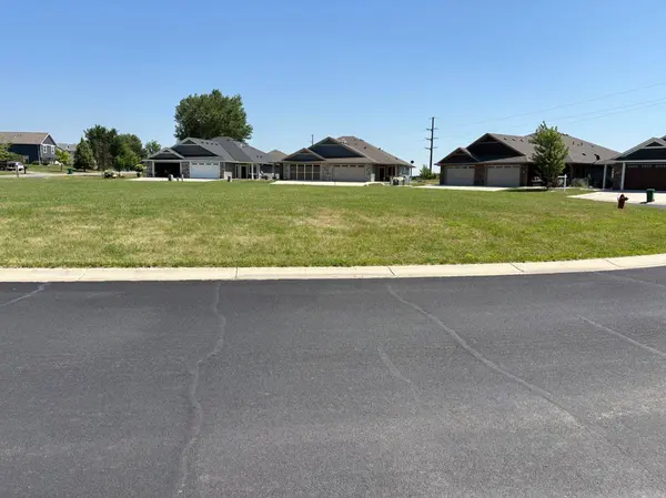 109 Highland CIR, Dassel, MN 55325