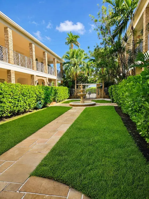 2131 Calais DR #7, Miami Beach, FL 33141