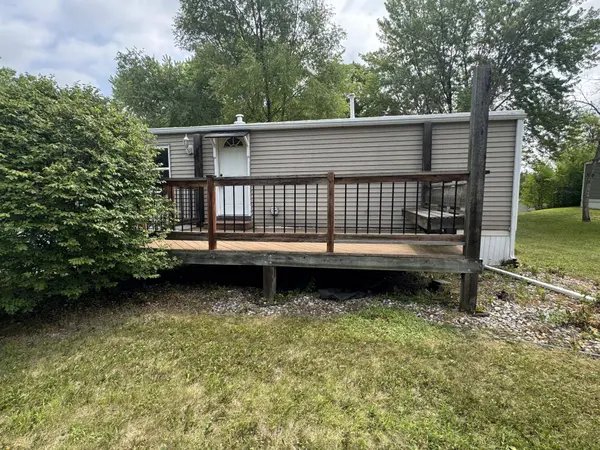 143 Judith DR, Chaska, MN 55318