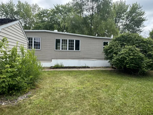 143 Judith DR, Chaska, MN 55318