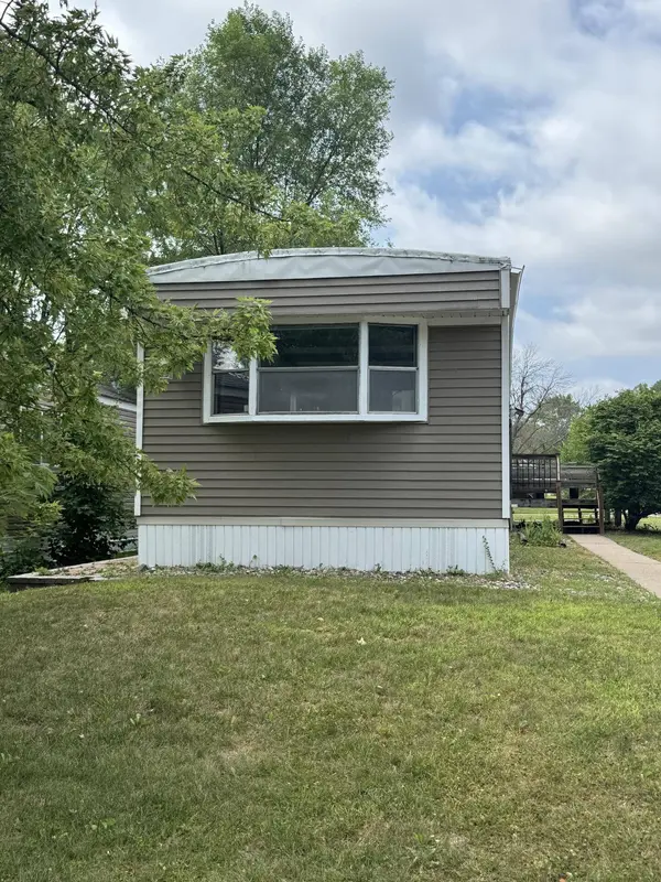 143 Judith DR, Chaska, MN 55318