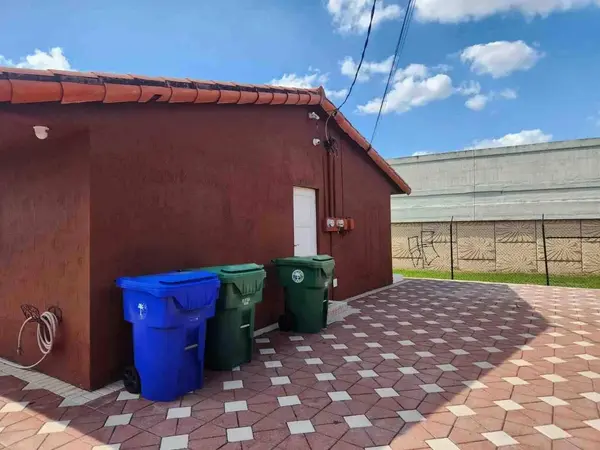 1195 NW 30TH PL, Miami, FL 33125