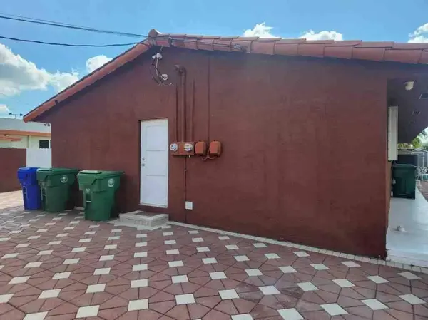 1195 NW 30TH PL, Miami, FL 33125