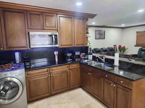 1195 NW 30TH PL, Miami, FL 33125