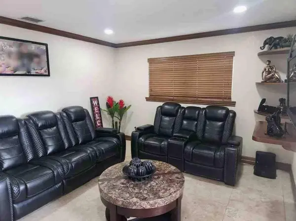 1195 NW 30TH PL, Miami, FL 33125