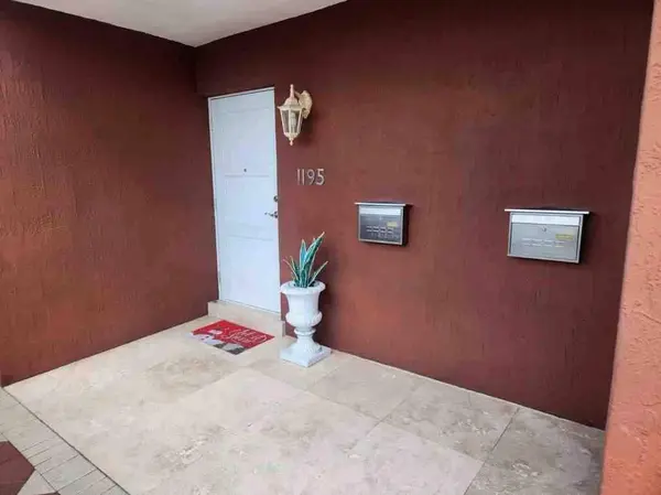 1195 NW 30TH PL, Miami, FL 33125