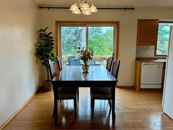 1283 Creekside DR, Waconia, MN 55387