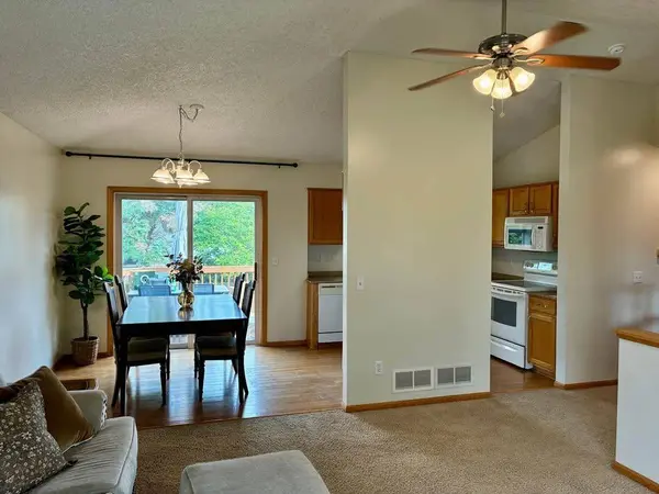 1283 Creekside DR, Waconia, MN 55387