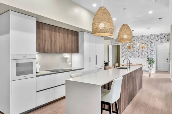 8289 NW 38TH ST